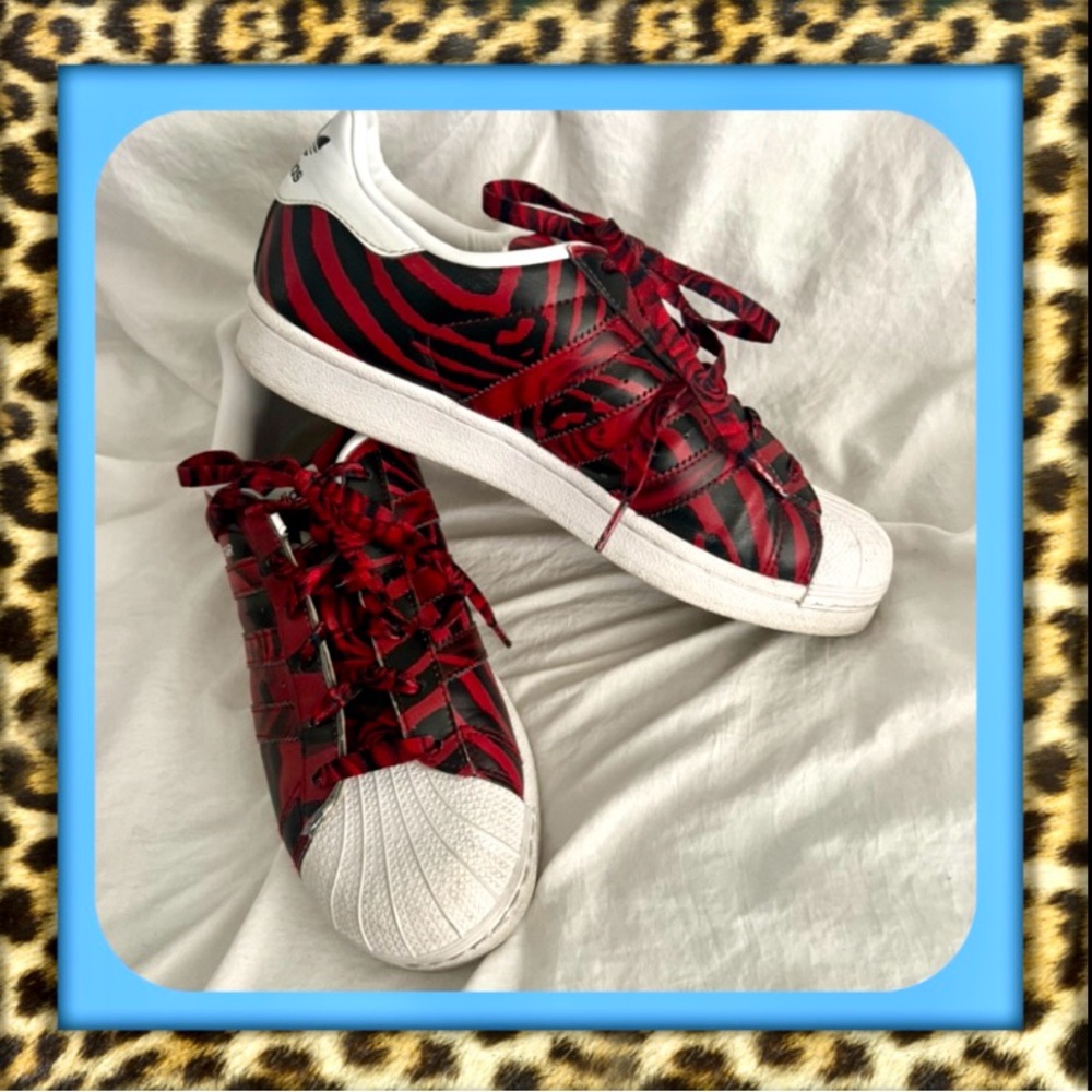 👑✅PRICE FIRM✅ Limited Edition🔥🔥🔥 Red Camo Rose Adidas Superstar - Picture 1 of 16